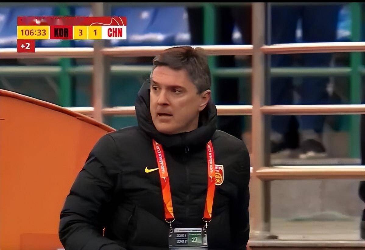 湖人队季后赛出局，主帅宣布引咎辞职，开始进行.